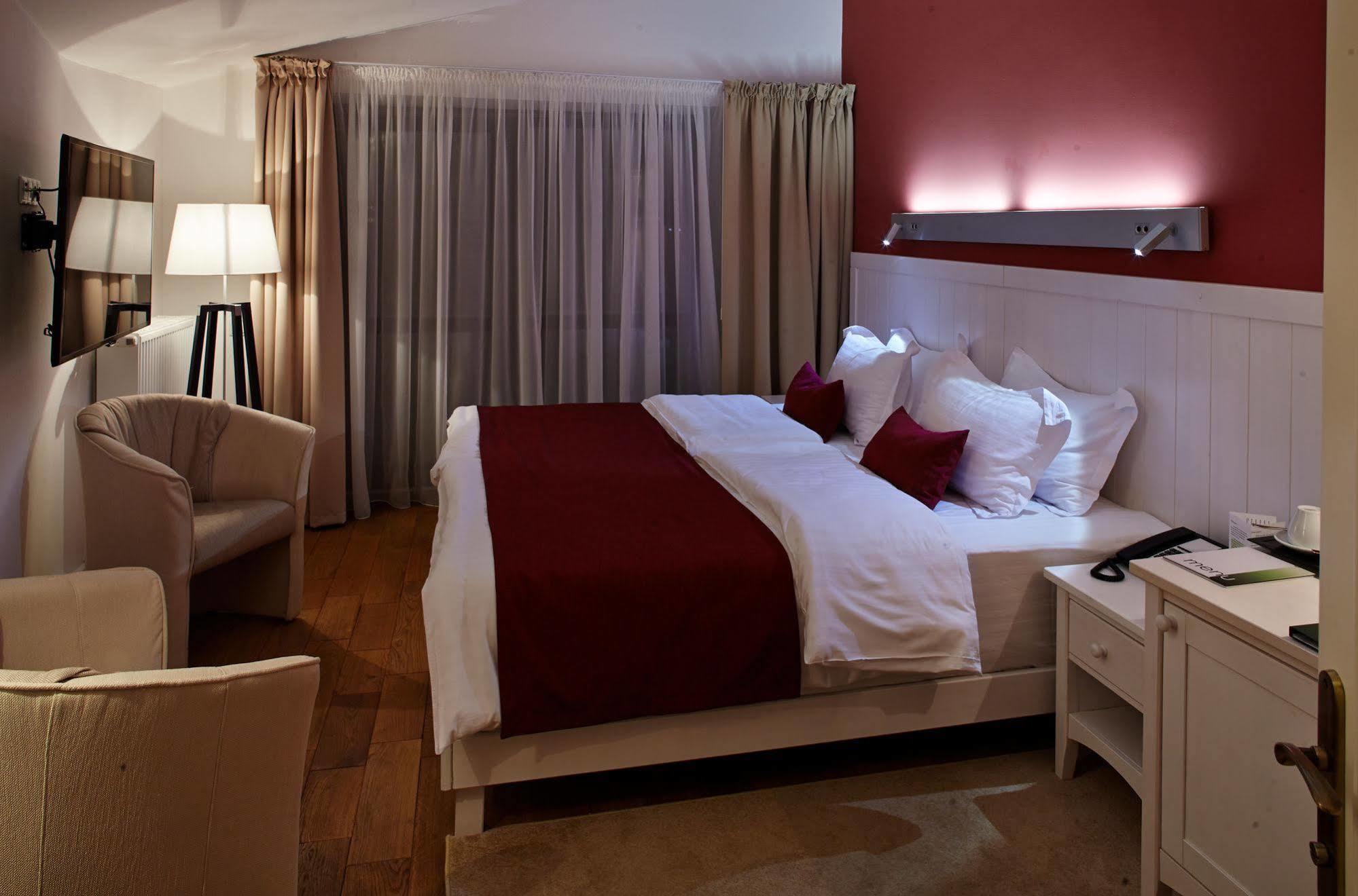 Rudolfo Hotel ลวีฟ ภายนอก รูปภาพ